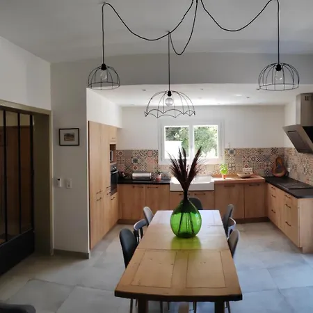 Maison Dans Un Parc Arbore Avec Etang Villa