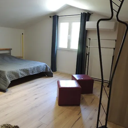 Maison Dans Un Parc Arbore Avec Etang Villa *